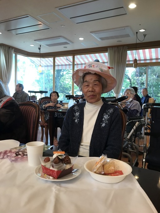 100歳の誕生日会!_e0163042_17045482.jpg