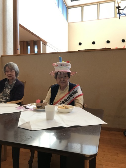 100歳の誕生日会!_e0163042_17072602.jpg