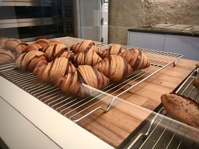 クロワッサン Croissant_b0403234_01075365.jpeg