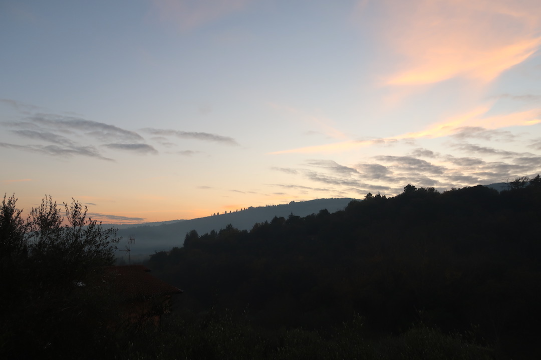霧の秋夕空とカボチャ入りクリームシチュー_f0234936_06463704.jpeg