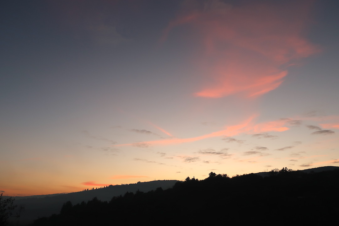 霧の秋夕空とカボチャ入りクリームシチュー_f0234936_06505511.jpeg