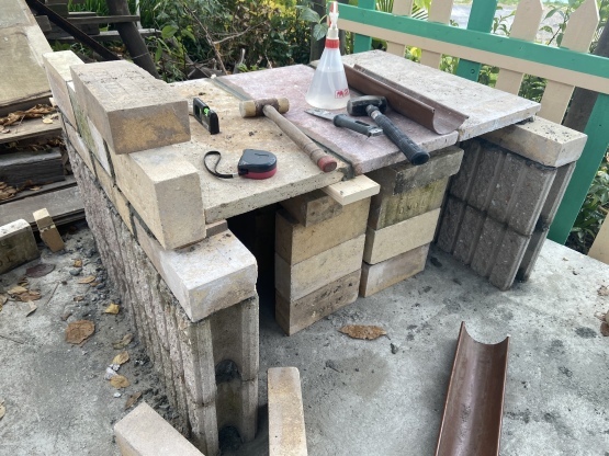 小屋のリフォームとピザ窯作り・土台と耐火レンガ : 楽園生活