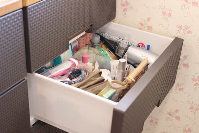 化粧品類のお片づけ スキンケア用品とメイク用品は別収納 キラキラのある日々 化粧品類のお片づけ スキンケア用品とメイク用品は別収納 キラキラのある日々