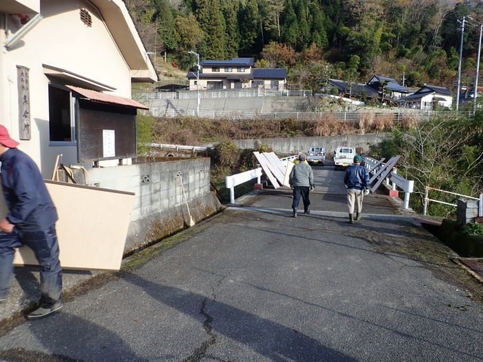 ゴミ拾いと集会所の大掃除_c0116915_23283678.jpg
