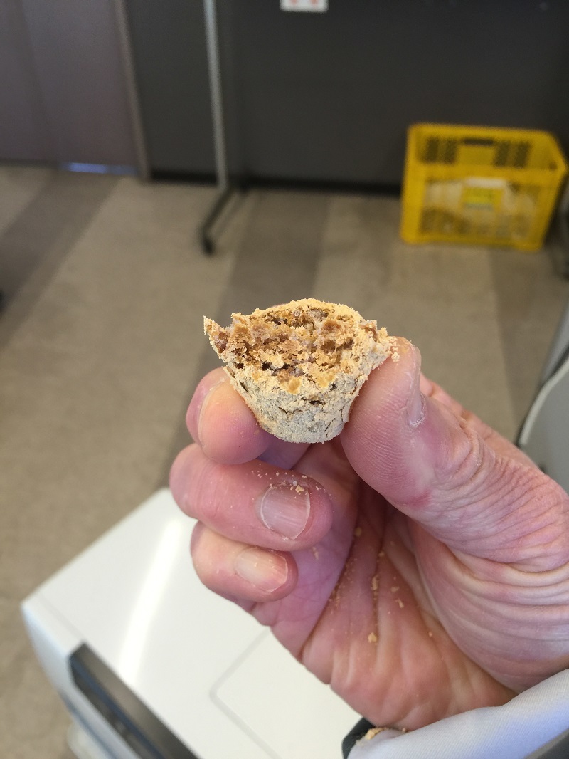 和菓子とマグネタイトグレーのレヴォーグ_f0076731_17064604.jpg