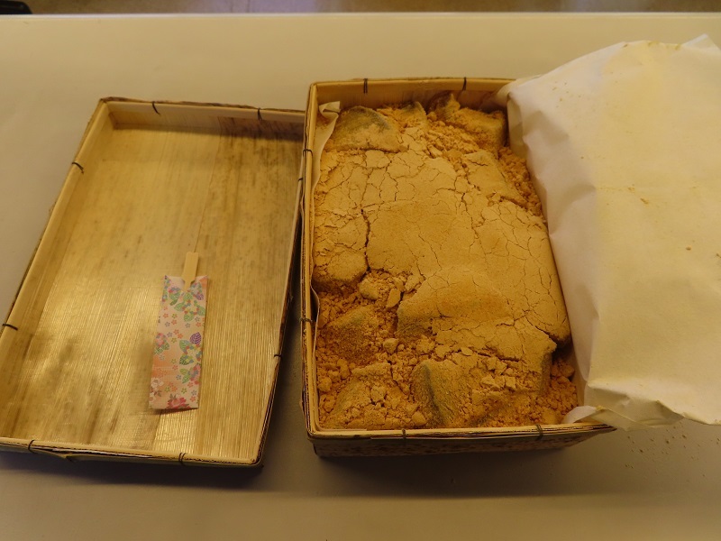 和菓子とマグネタイトグレーのレヴォーグ_f0076731_17073122.jpg