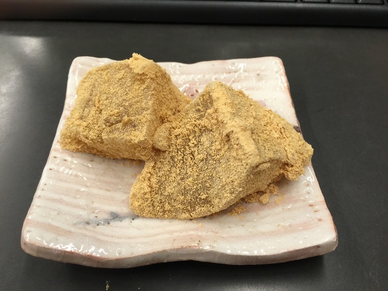 和菓子とマグネタイトグレーのレヴォーグ_f0076731_17073606.jpg