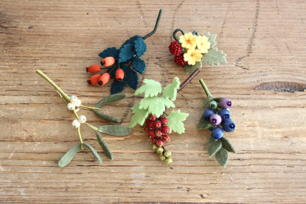 木の実たち「いちばんちいさなフェルトの花アクセサリー」_e0333647_16391686.jpg