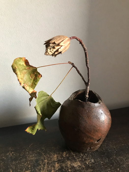 枯枝と越前お歯黒壺 : 骨董うまこし