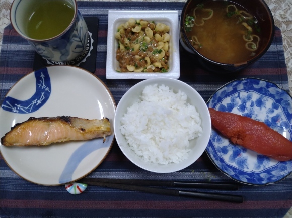 11/29,30 国産時鮭塩焼甘口納豆定食@自宅_b0042308_11062420.jpg