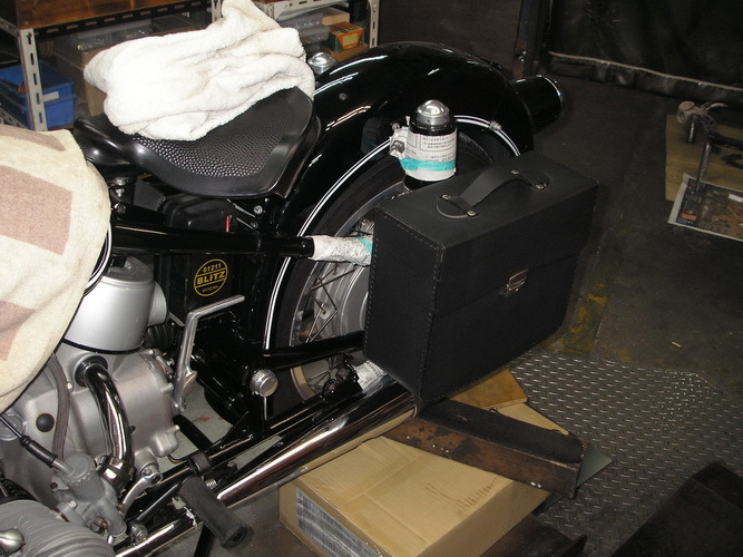 BMW R50/2 軽整備とサイドバックの取り付け_e0218639_16191027.jpg