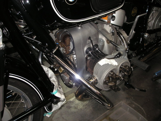 BMW R50/2 軽整備とサイドバックの取り付け_e0218639_16210263.jpg