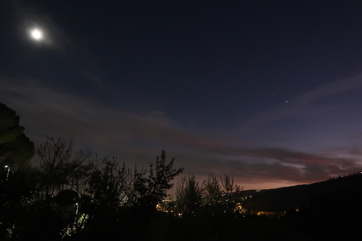 燃え上がる夕雲と猫とゴルゴンゾーラ_f0234936_06423256.jpeg