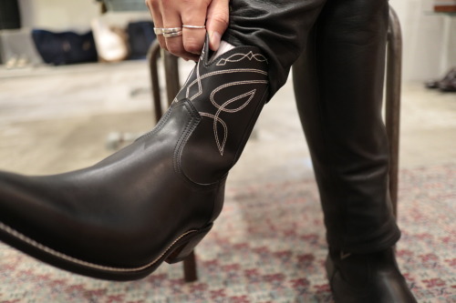 The Letters : WESTERN EMBROIDERY SIDE ZIP BOOTS - SADDLE The Letters : WESTERN EMBROIDERY SIDE ZIP BOOTS - SADDLE