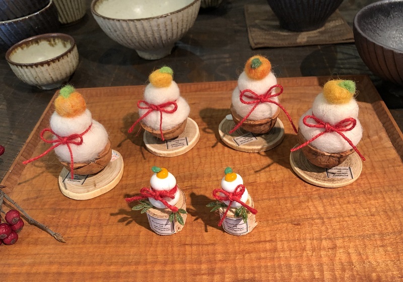 小さなクリスマスツリーと鏡餅が届きました_b0100229_12585291.jpg