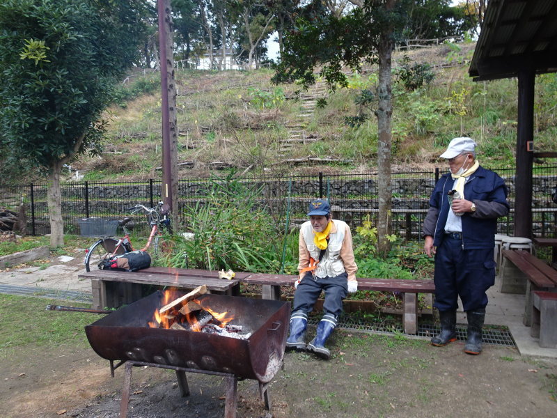 3人だけの作業・・・うみべの森_c0108460_14374354.jpg