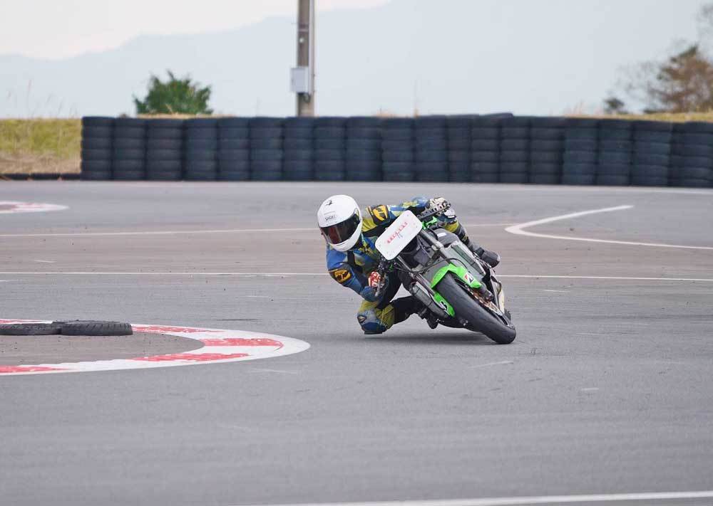 中村竜也選手が参戦するも 富士カート タイムアタックgpは雨で不発 T T バイクパーツ買取 販売 バイクバッテリーのフロントロウ