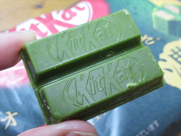 【Nestle】Kit Kat(キットカット)ミニ オトナの甘さ 濃い抹茶_c0152767_17491905.jpg