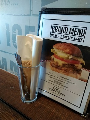 芝公園 MUNCH\'S BURGER SHACK(マンチズバーガーシャック)のスタンダードバーガー_f0112873_20255260.jpg