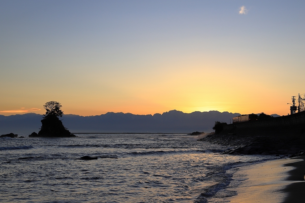 【雨晴海岸 - 朝日 -】北陸旅行 - 5 -_c0400777_09432512.jpg