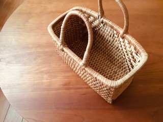 ニギョウの箕〘材料:サルナシ.山ブドウ皮〙
