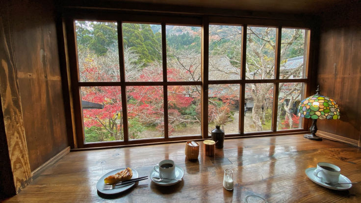 亀の井別荘のカフェ「天井桟敷」でまったり_b0063958_07124639.jpg