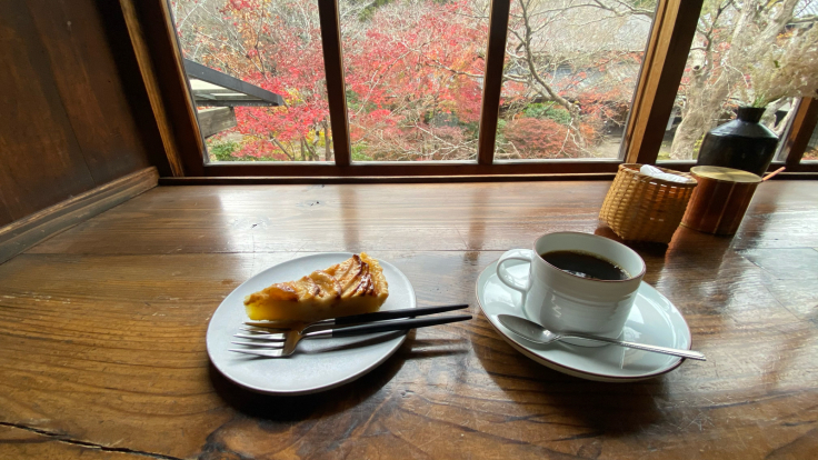 亀の井別荘のカフェ「天井桟敷」でまったり_b0063958_07125388.jpg