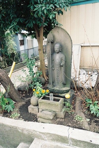 【伝承からオカルトまで】幽霊地蔵、お化け地蔵、歩く地蔵・・・【こわいものから巨大なものまで】_b0116271_22590461.jpg