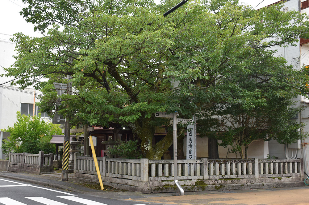 丹後宮津城跡を歩く その2 一色義清自刃の処 一色稲荷神社 坂の上のサインボード 丹後宮津城跡を歩く その2 一色義清自刃の処 一色稲荷神社 坂の上のサインボード
