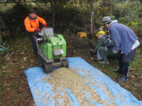 燻製・土壌改良用チップ作り：12・6六国見山手入れ_c0014967_12553128.jpg