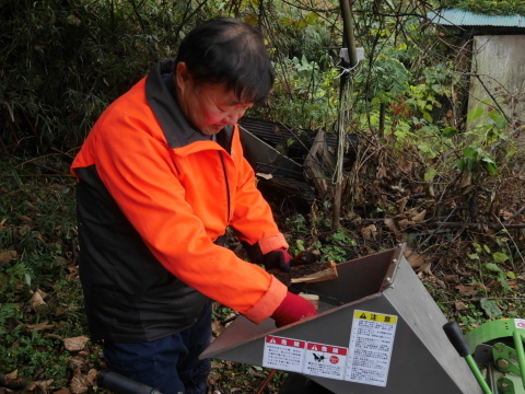 燻製・土壌改良用チップ作り：12・6六国見山手入れ_c0014967_12592927.jpg