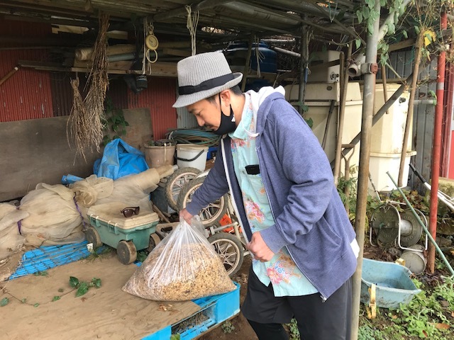 燻製・土壌改良用チップ作り：12・6六国見山手入れ_c0014967_13002676.jpg