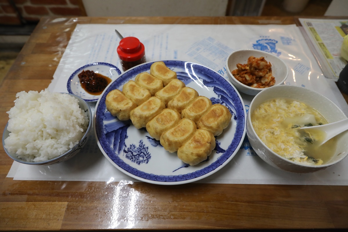 伊勢崎市 ホワイト餃子 伊勢崎店 焼き餃子 焼まんじゅうを食らう