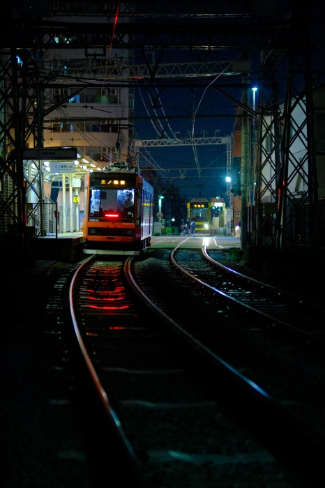 夜鉄 by FUJIFILM XT4+FUJINON XF50mm/1.0_f0050534_07110542.jpg