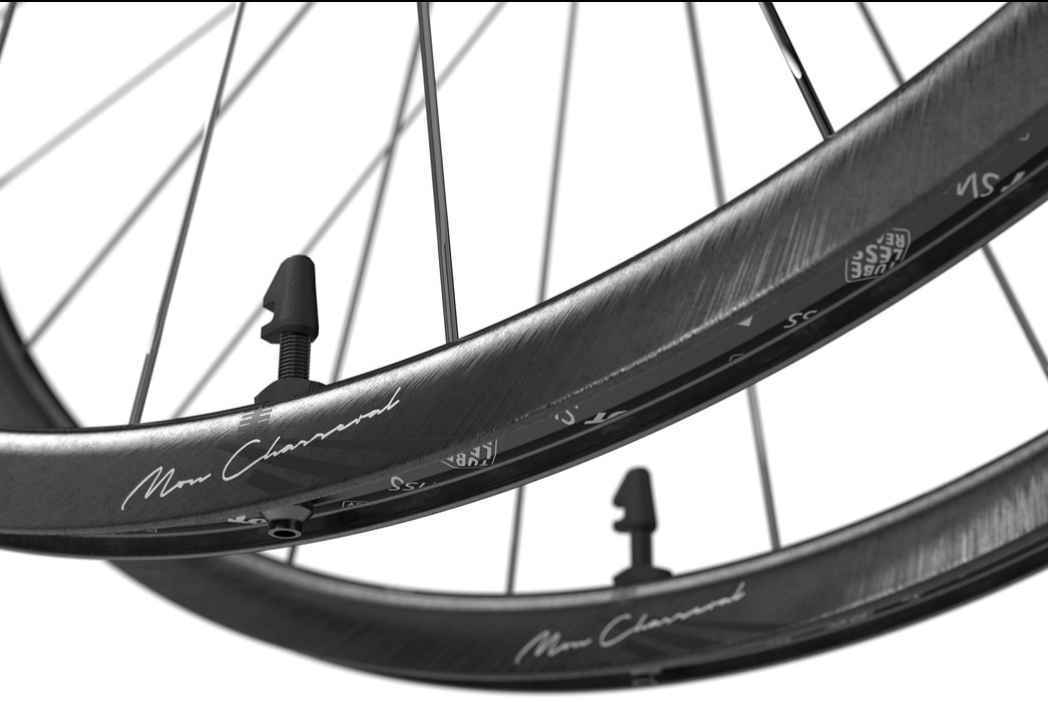 DT SWISS PRC1100 DICUT MON CHASSERAL ホィールを納品させて