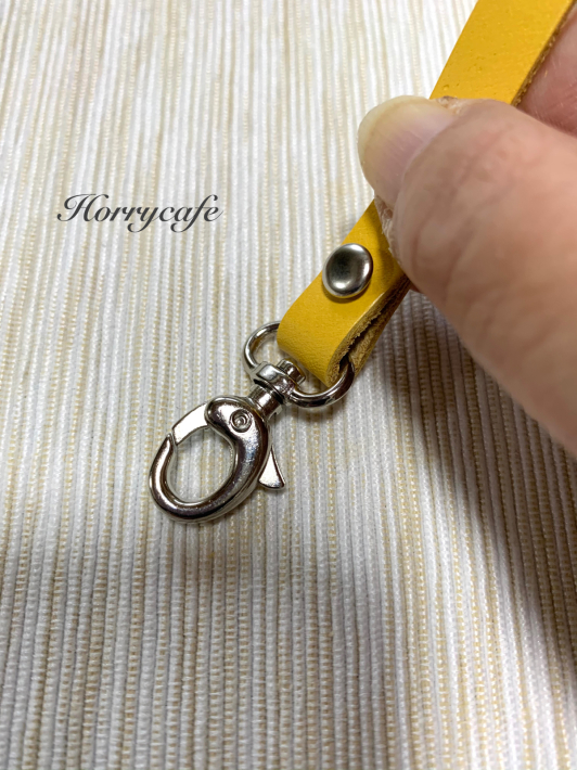 エルベ風手づくりレザーストラップと、今季モデルの舟型トート エルベ風手づくりレザーストラップと、今季モデルの舟型トート