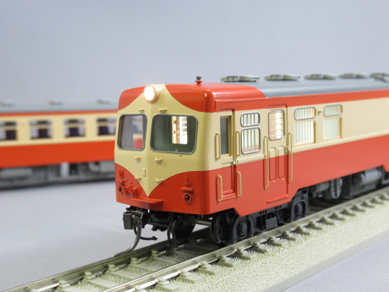 キハユニ15 ﾊﾞｽ窓 湘南顔 一般色 M準 - 鉄道模型の総合メーカー
