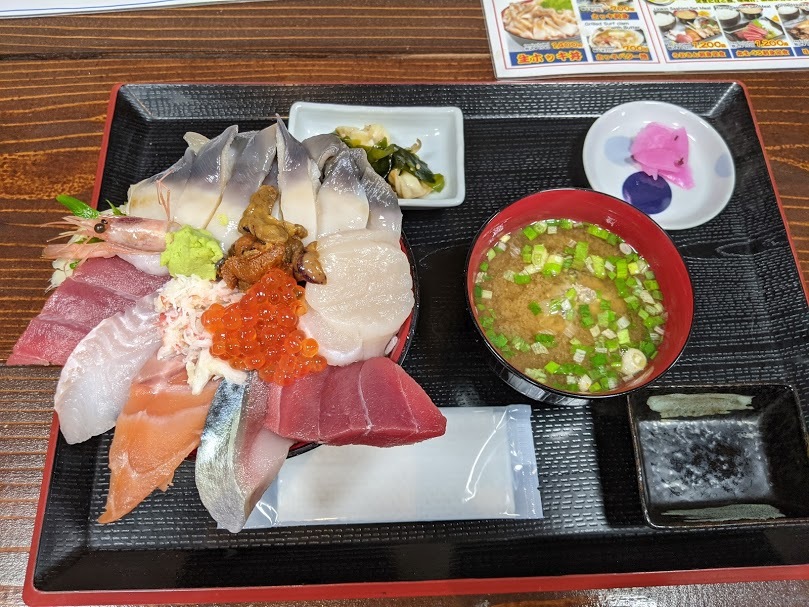 ゴージャス海鮮丼 ホッキ 海鮮 どんどんど ん 魚金食堂 苫小牧市汐見町1 ｅｉｈｏのブログ２