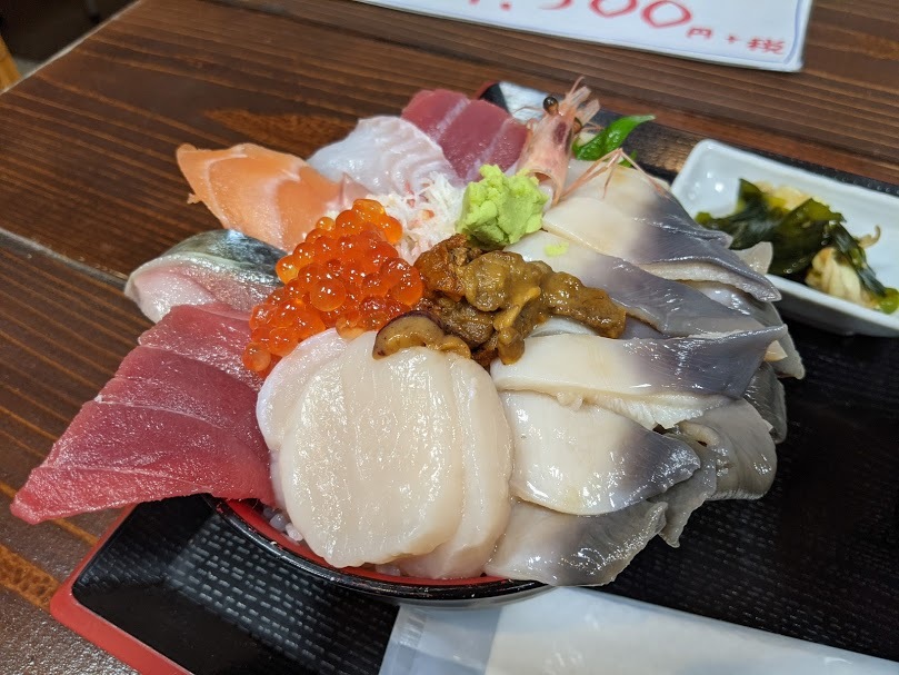 ゴージャス海鮮丼 ホッキ 海鮮 どんどんど ん 魚金食堂 苫小牧市汐見町1 ｅｉｈｏのブログ２