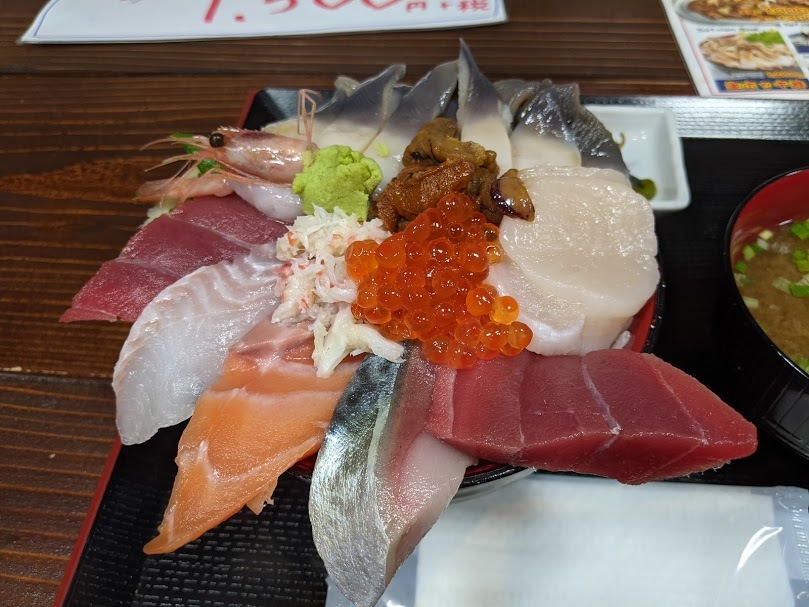 ゴージャス海鮮丼 ホッキ 海鮮 どんどんど ん 魚金食堂 苫小牧市汐見町1 ｅｉｈｏのブログ２