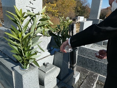 12月11日「夕刊」美枝さんの葬儀へ・・_a0130586_20413287.jpg