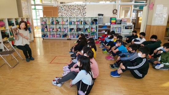 ４年生 読み聞かせ 羅臼町立羅臼小学校ブログ