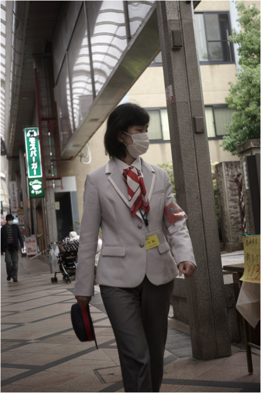 2204 包容感(2020年5月8日エルマー50mmF3.5奈良町をやんわりと包み込み)_b0226423_21430704.jpg