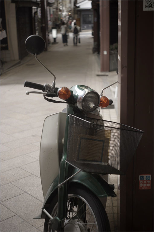 2204 包容感(2020年5月8日エルマー50mmF3.5奈良町をやんわりと包み込み)_b0226423_21483198.jpg