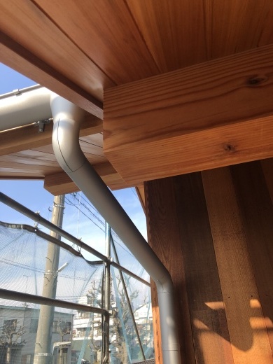 ネイビーとシルバー 屋根と軒樋_a0129492_20540434.jpeg