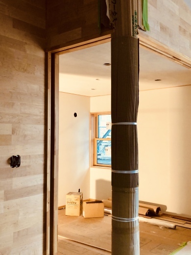 ネイビーとシルバー　屋根と軒樋_a0129492_21402623.jpeg