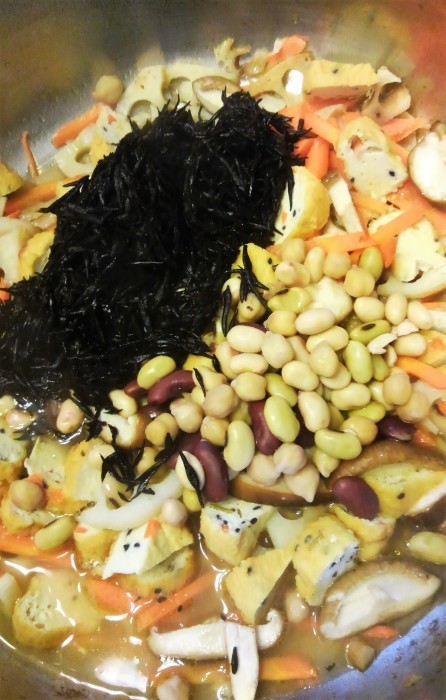 ■常備菜【７品目入りのヒジキ煮】沢山作って親戚2軒に差し入れました＾＾_b0033423_20424250.jpg