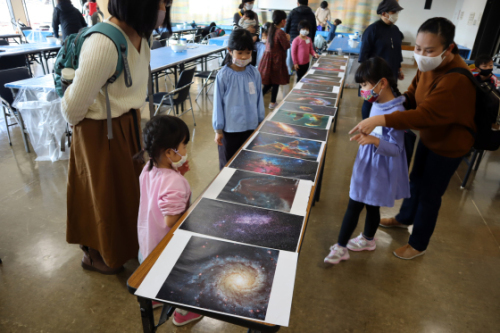やと子ども美術教室 ~ 宇宙を描く ~_e0222340_13541563.jpg