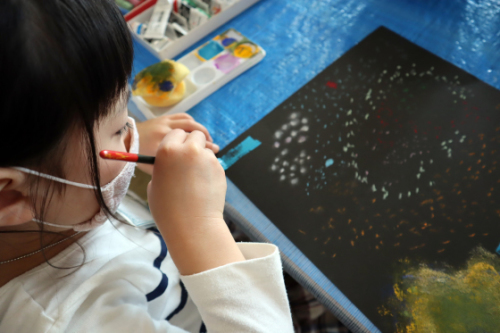 やと子ども美術教室 ~ 宇宙を描く ~_e0222340_13551404.jpg