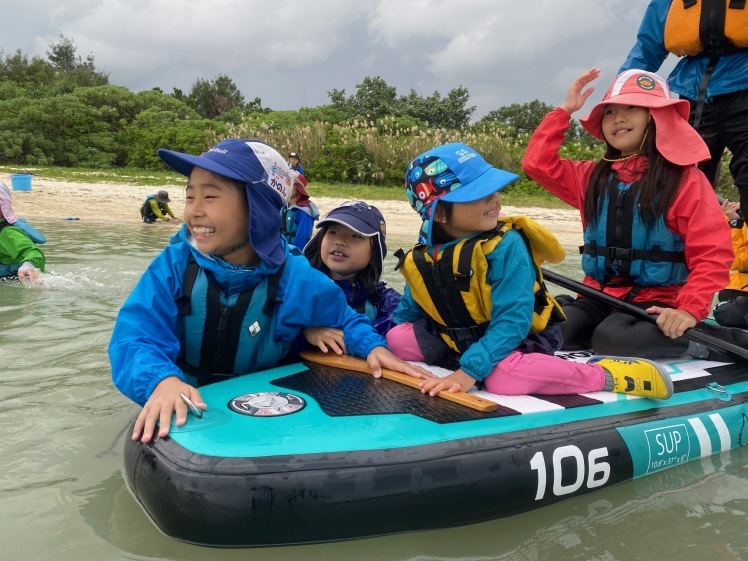 ネコクラブC-08◆冬の野遊びと海遊びキャンプ〔2日目〕12月、今年最後のガッツリ海遊び。丸一日、中城村の海で、SUPを満喫しました。それにしてもいい天気だった〜!_d0363878_21041494.jpg